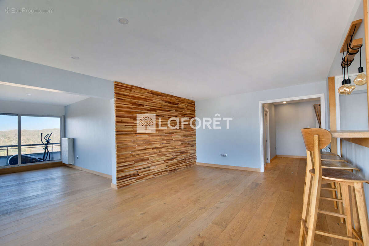 Appartement à LA CELLE-SAINT-CLOUD