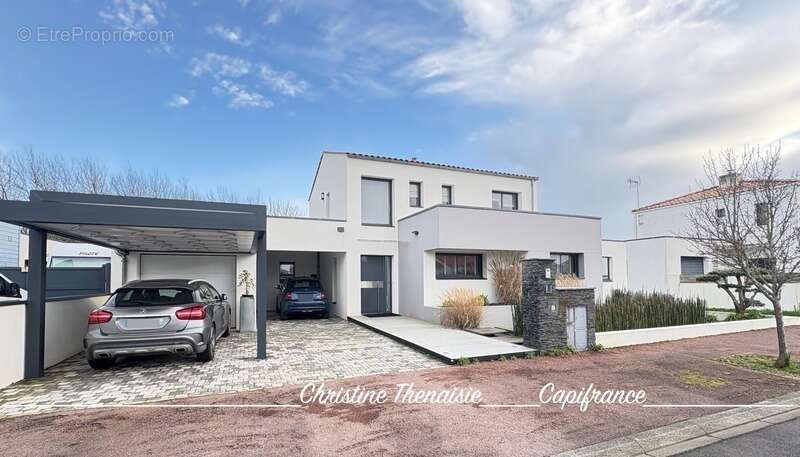 Maison contemporaine Beaux volumes - 5 chambres - Pergola - Garage SAINT GILLES CROIX DE VIE (85) - photo 2