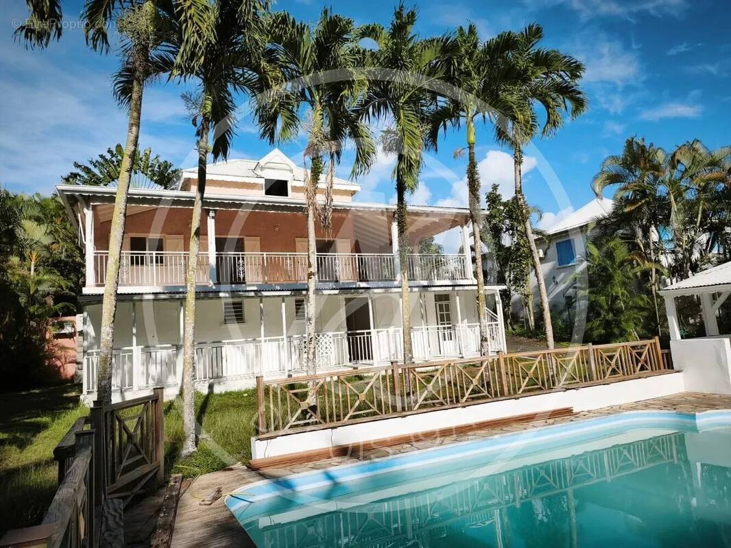 Maison à BAIE-MAHAULT