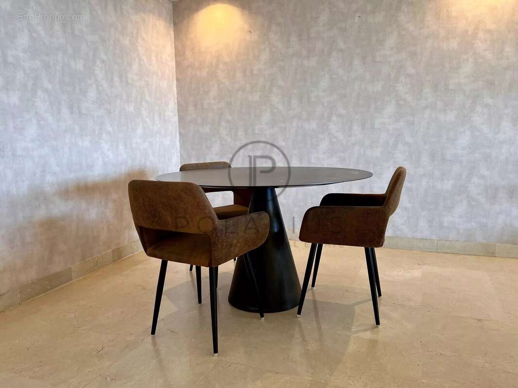 Appartement à SAINT-LAURENT-DU-VAR