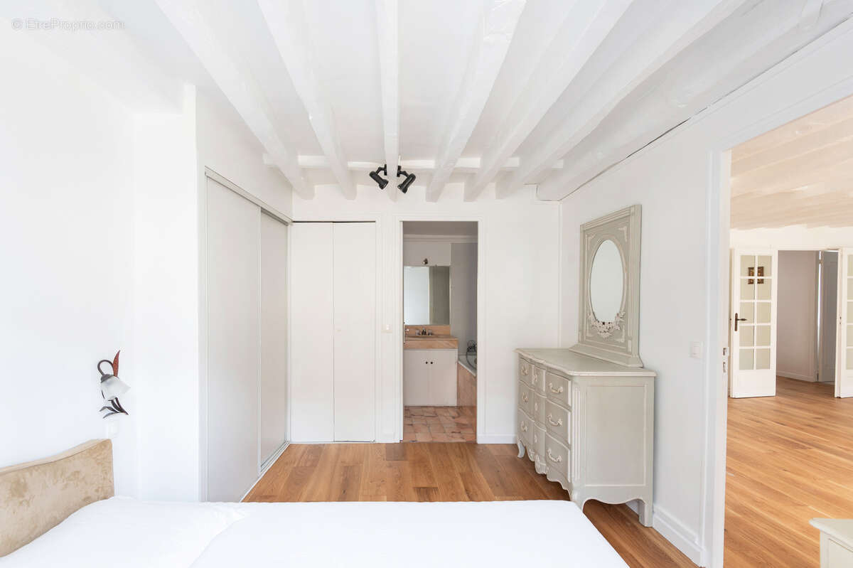 Appartement à PARIS-8E