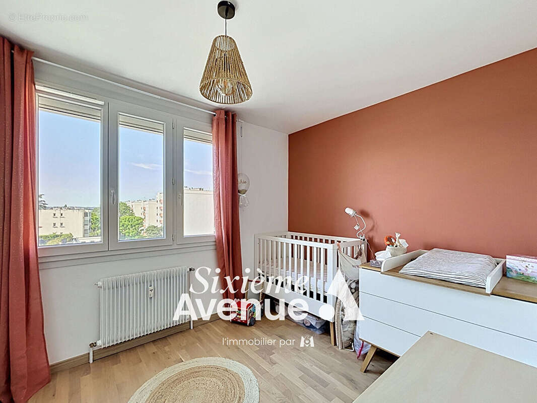 Appartement à DECINES-CHARPIEU