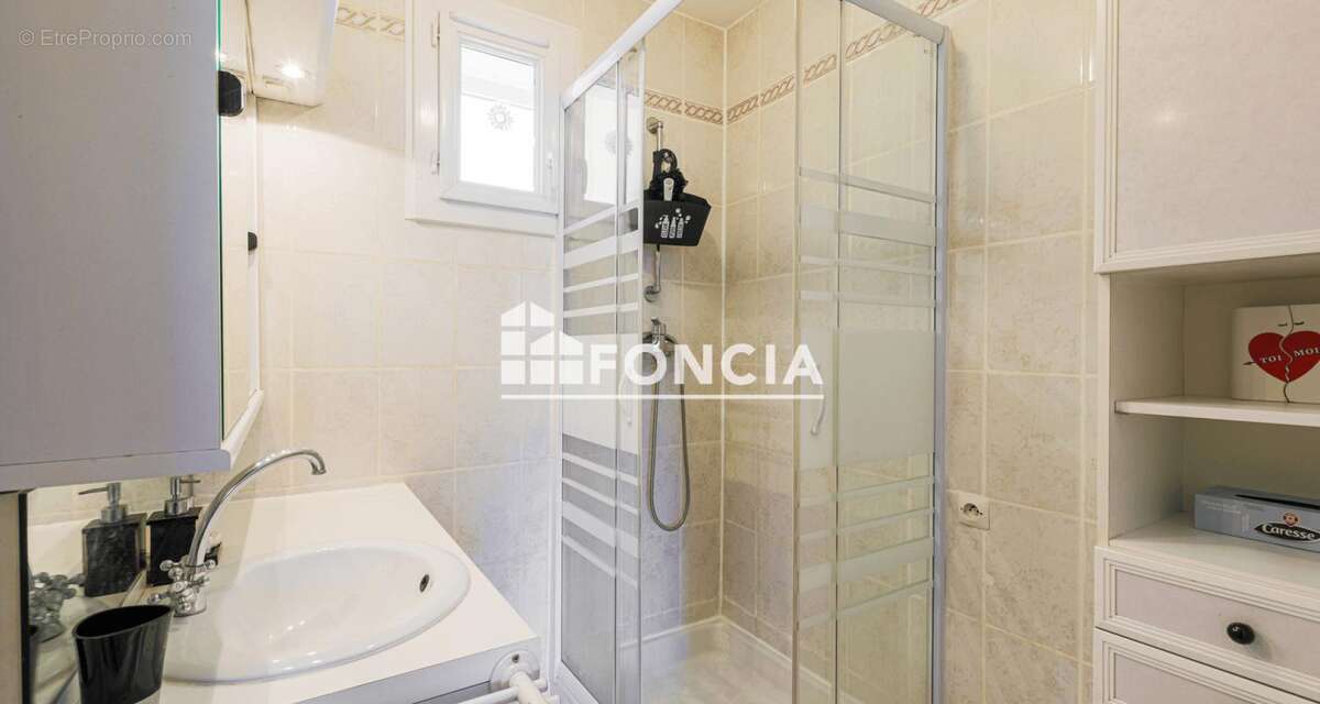 Appartement à SAINT-MARTIN-D'HERES