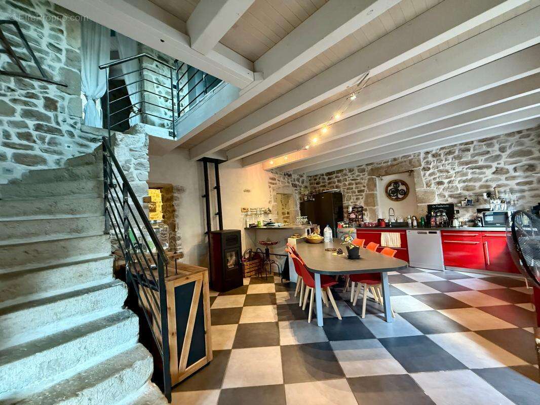 Maison à LABLACHERE