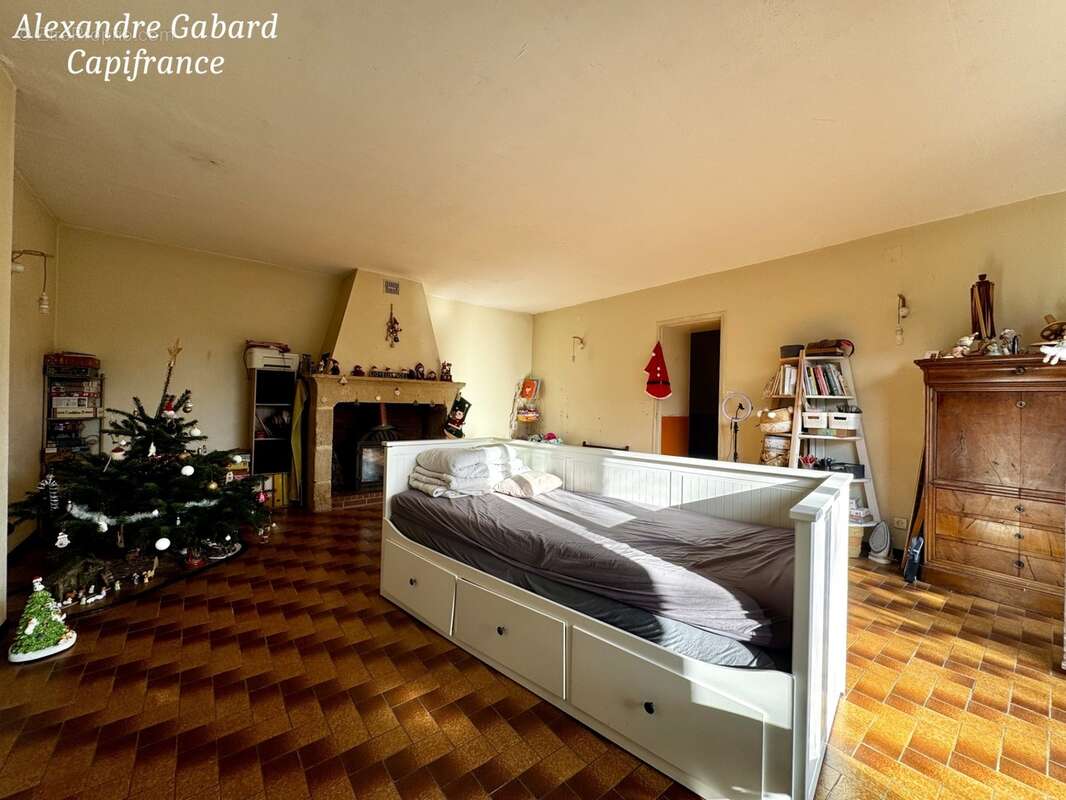 Maison en pierres - 3 chambres - Jardin 2 471 m² - Dépendance - photo 5