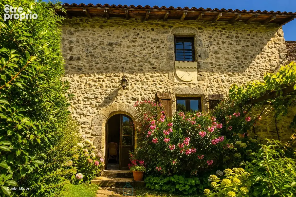 Ancienne maison forte du XIIIe siècle, au coeur du parc naturel régional du Périgord vert. - photo 11