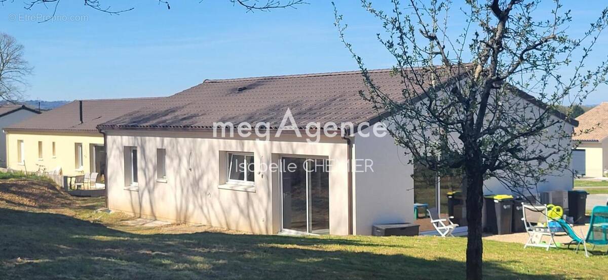 Maison à COURS-DE-PILE