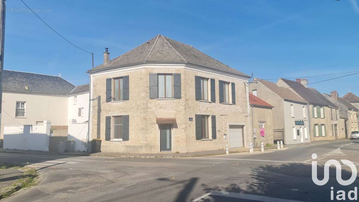 Photo 2 - Maison à TOUSSON