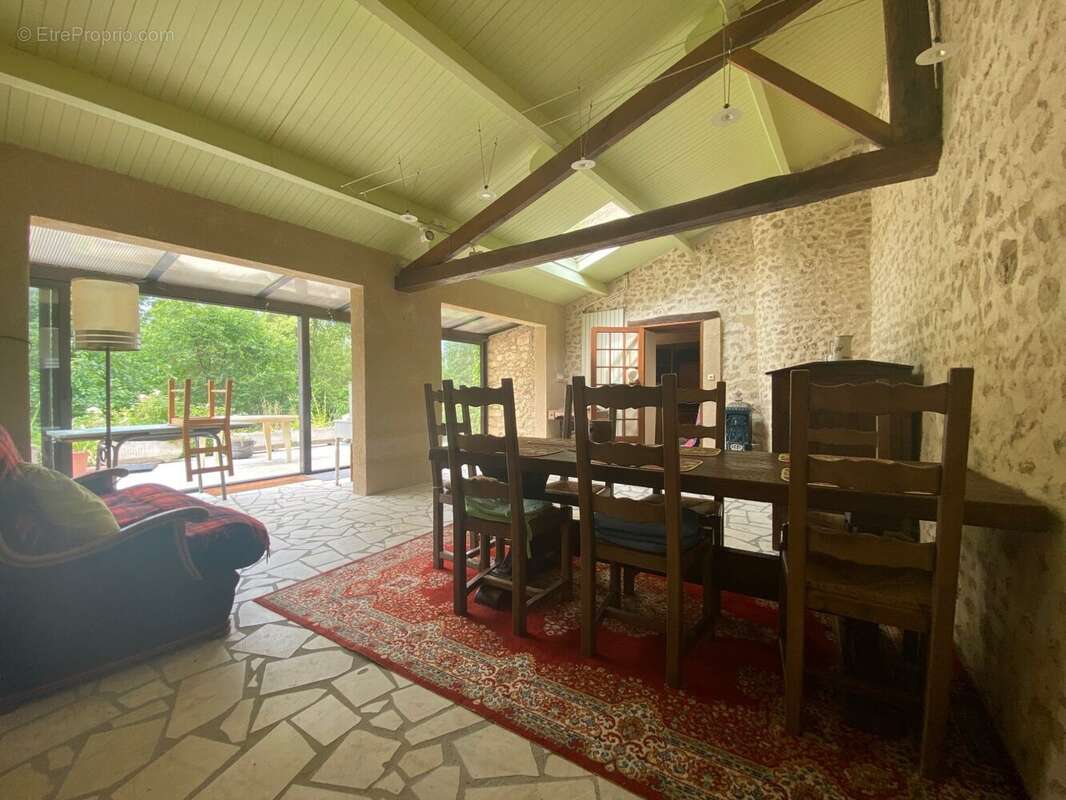 Maison à MONTREUIL-BONNIN