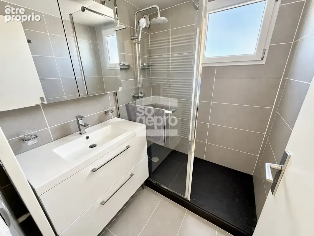 Réf. : 2355 - Vente appartement 3 pièces + mezzanine avec parking, magnifique vue sur le Port, secteur Avant-Port ! - photo 10