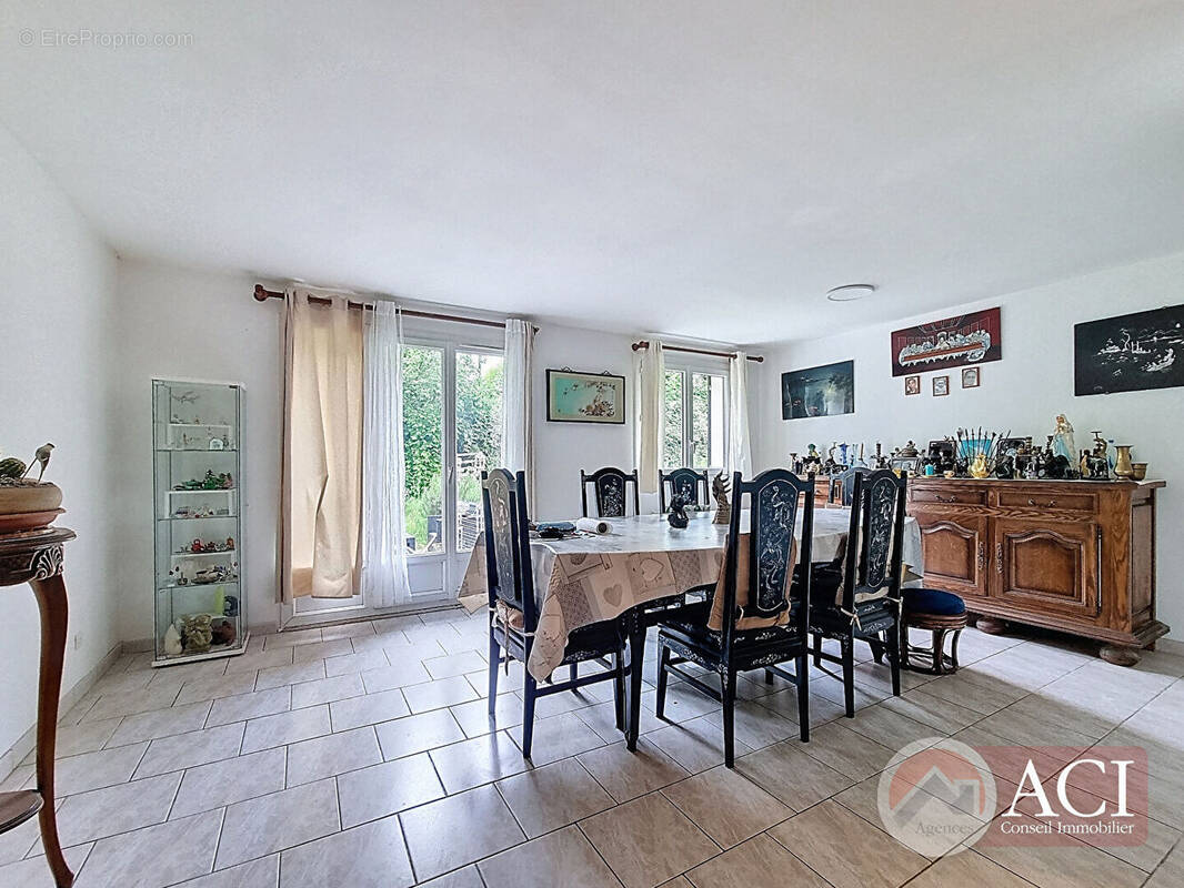 Maison à VILLETANEUSE