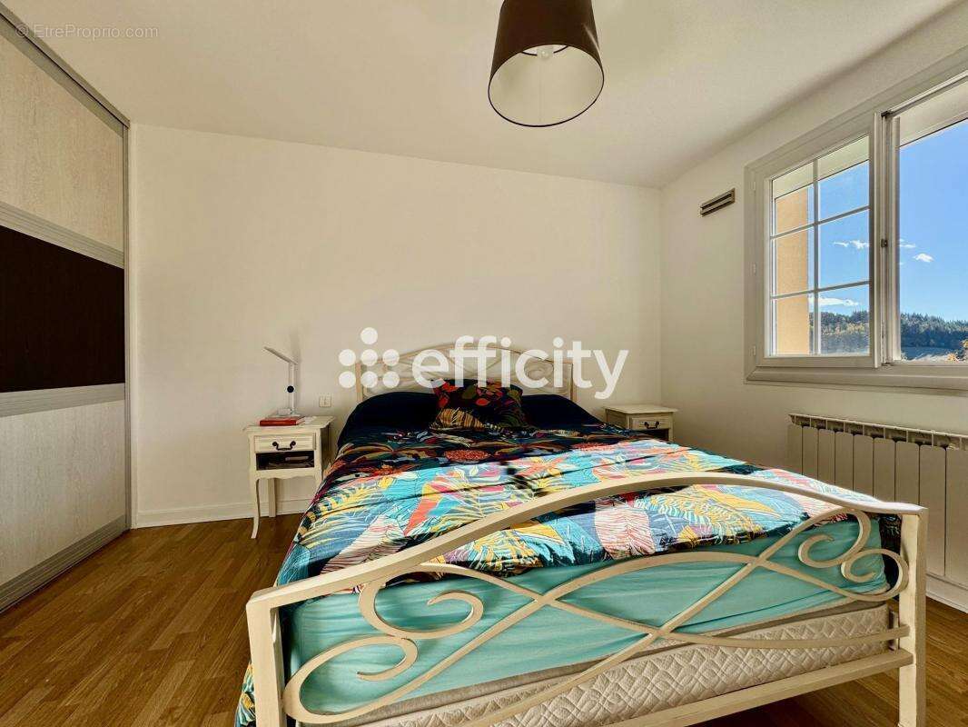 Maison à LA MONNERIE-LE-MONTEL