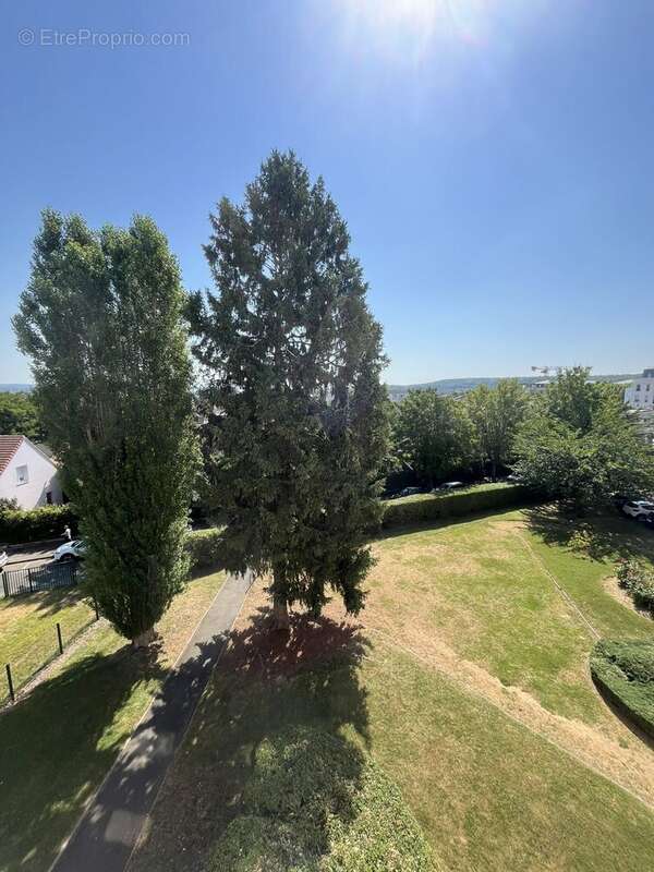 Appartement à LES CLAYES-SOUS-BOIS
