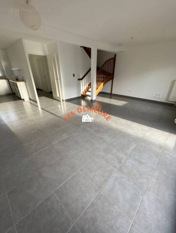 Maison à NEUVILLE-EN-FERRAIN