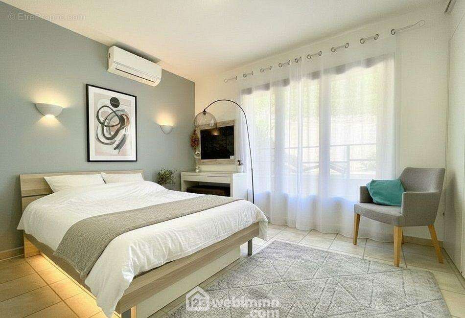 Une seconde chambre idéale pour accueillir famille ou amis avec climatisation réversible. - Maison à SAINTE-MAXIME