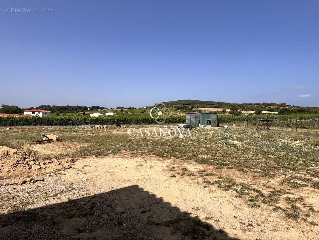 Terrain à ROUJAN