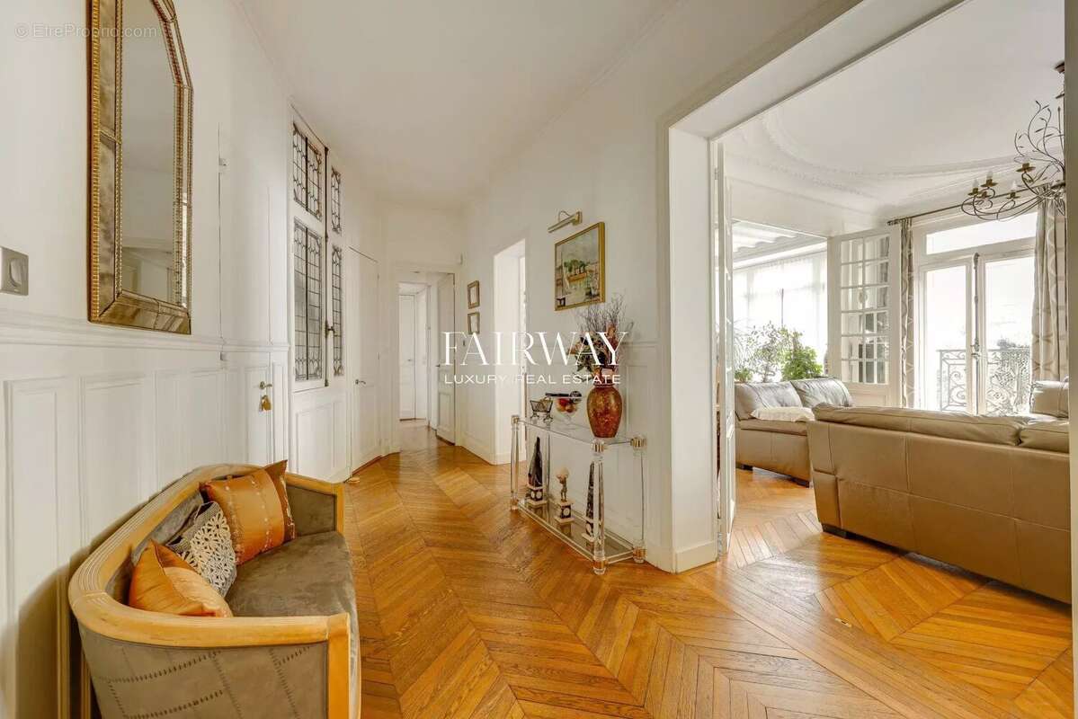 Appartement à PARIS-17E