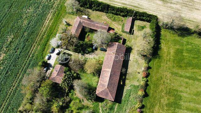 Maison à PONT-L'ABBE-D'ARNOULT