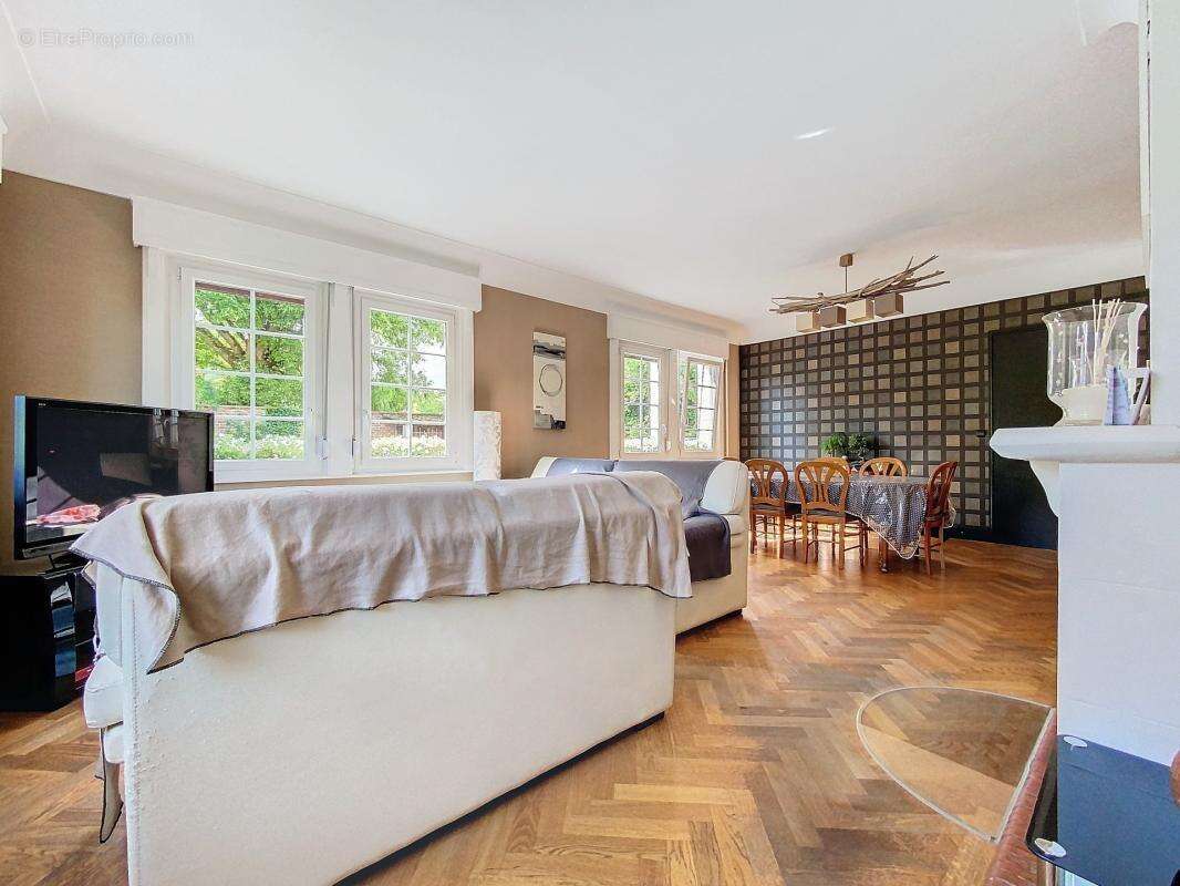 Maison à LA CHAPELLE-D&#039;ARMENTIERES