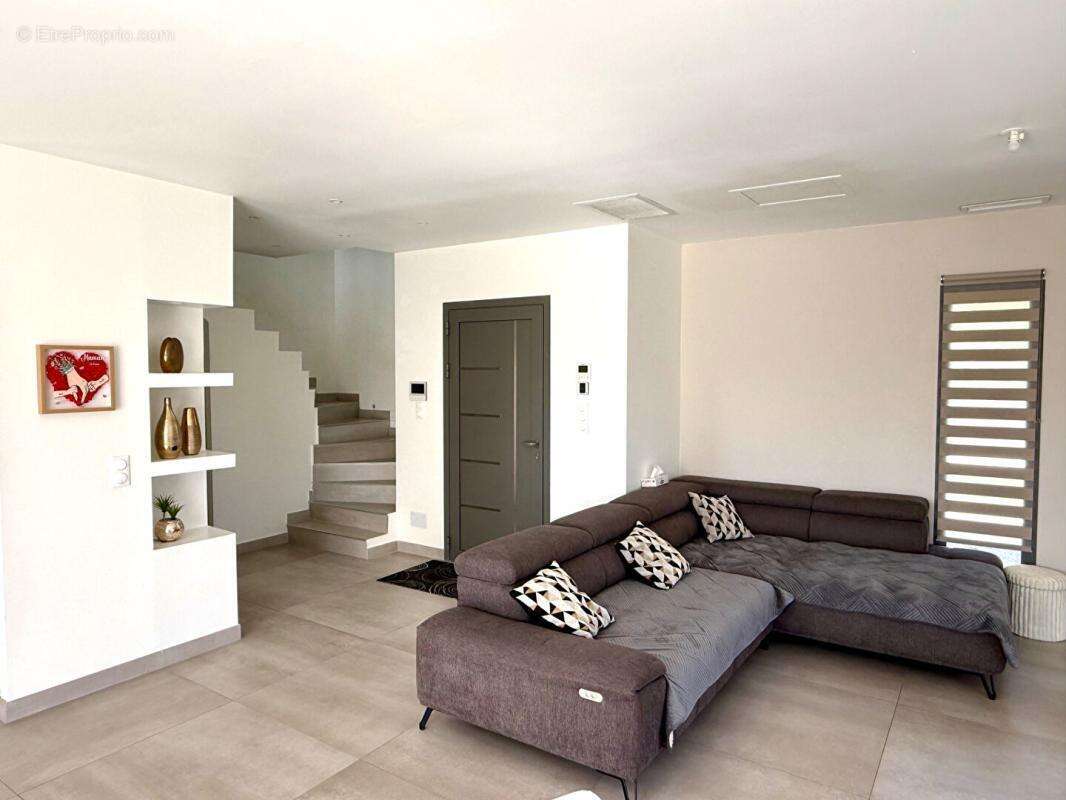 Maison à SAINT-CHAMAS