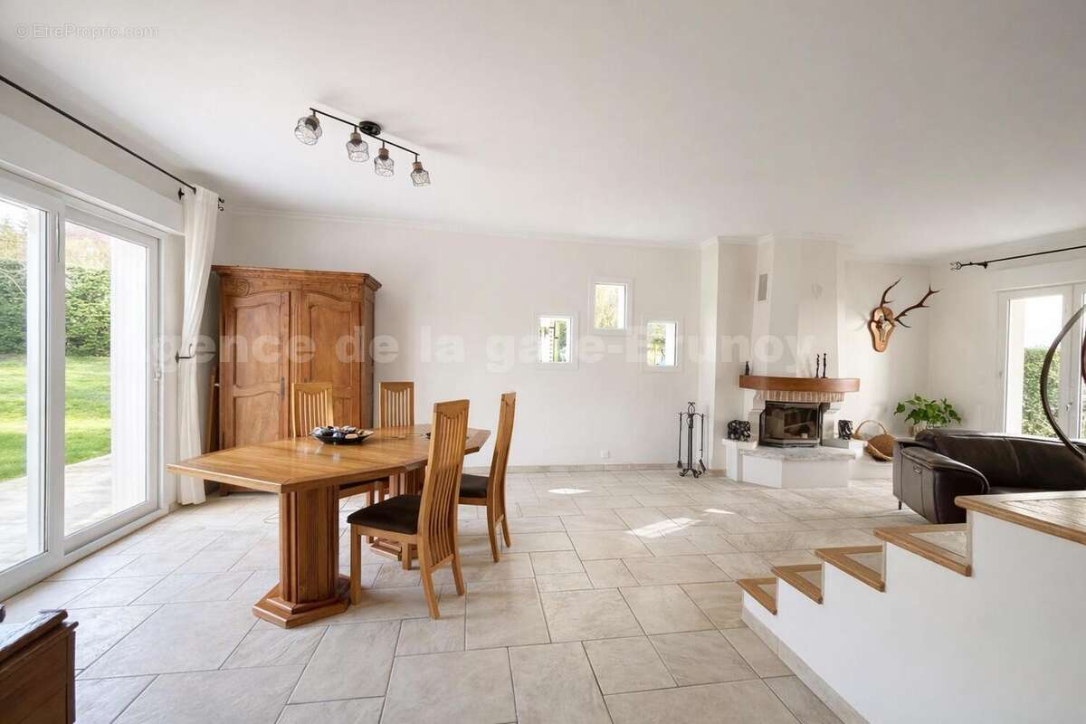 ChatGPT Image 9 févr - Maison à VARENNES-JARCY