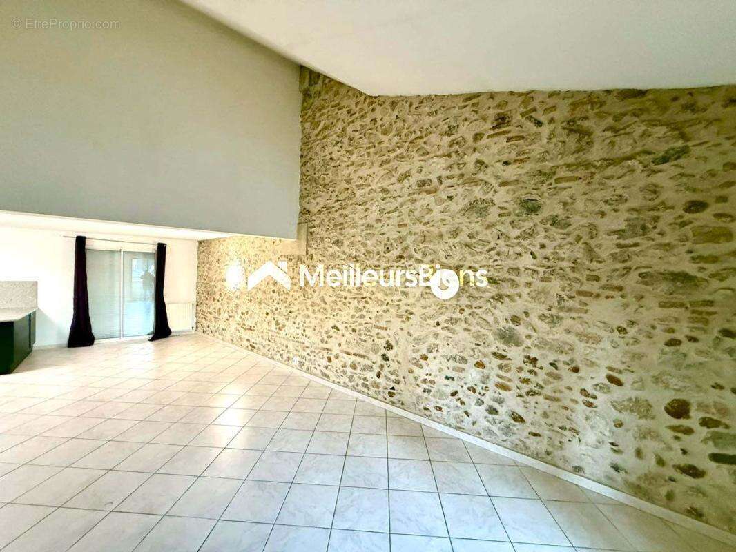 Maison de village T4 135m² + 132m² de garage à Rivesaltes - photo 3
