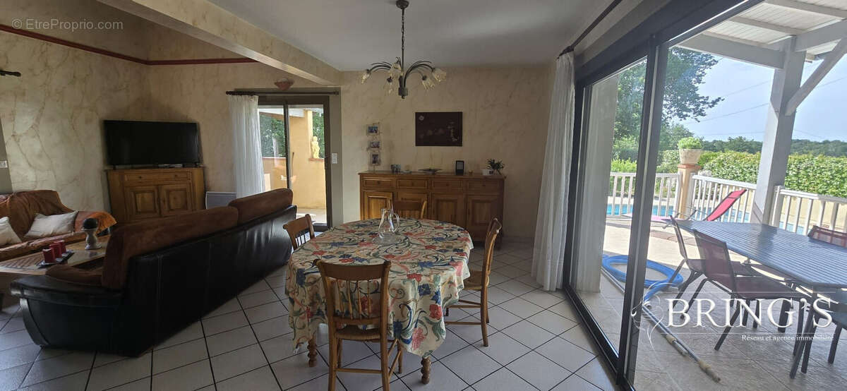 Maison à MONTESQUIEU