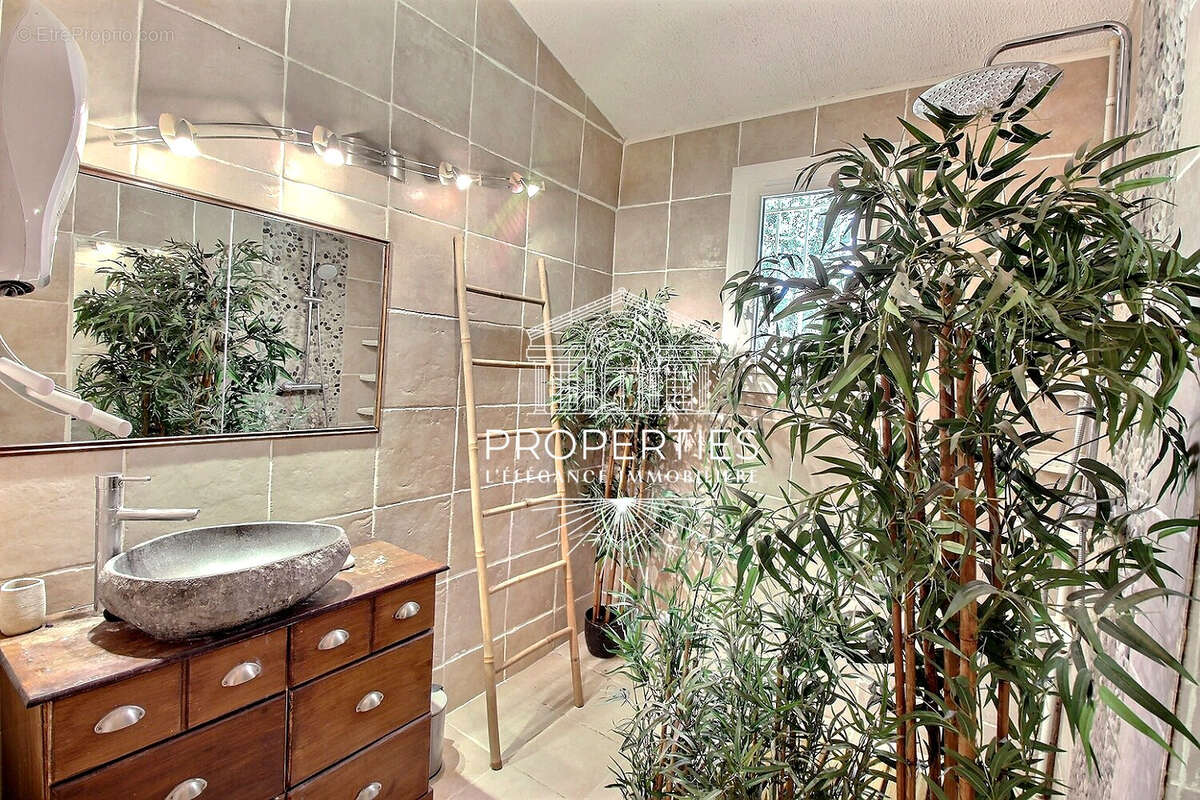 Maison à LA ROQUEBRUSSANNE