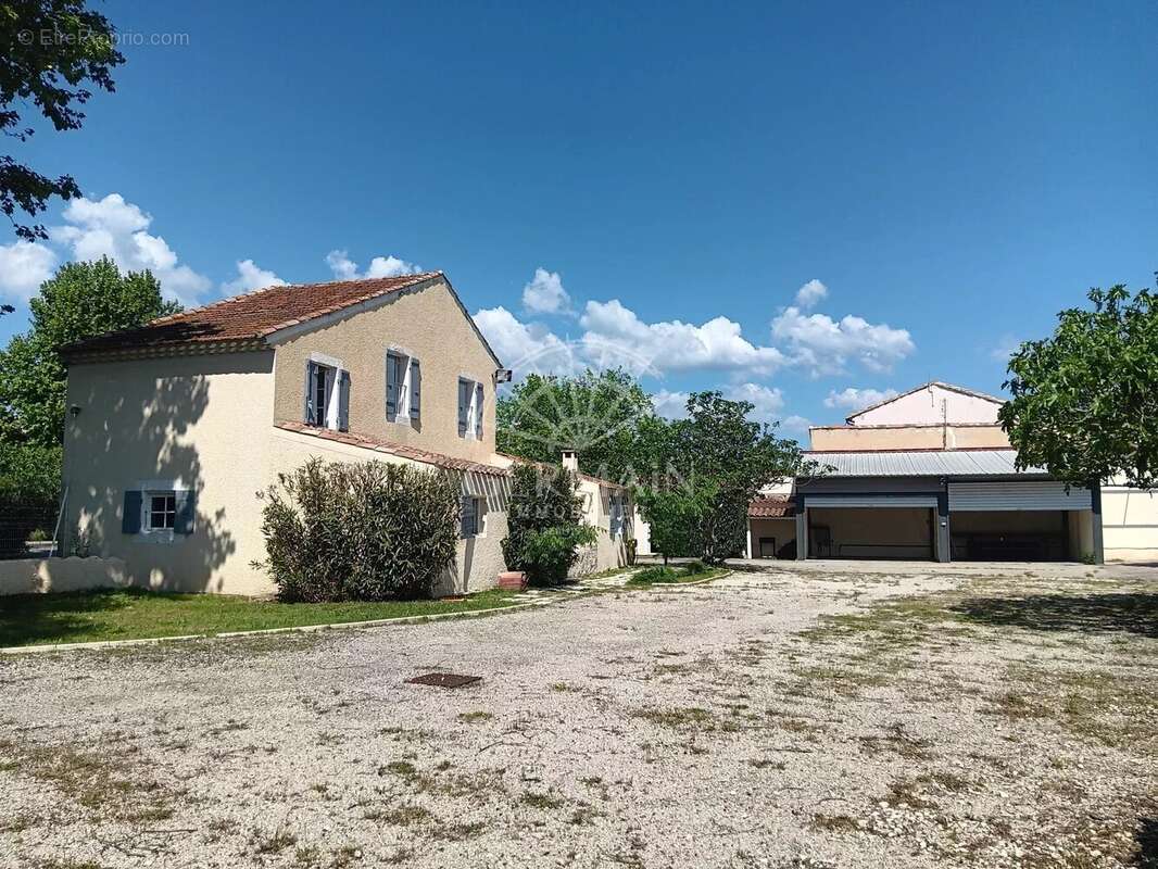 Maison à L'ISLE-SUR-LA-SORGUE