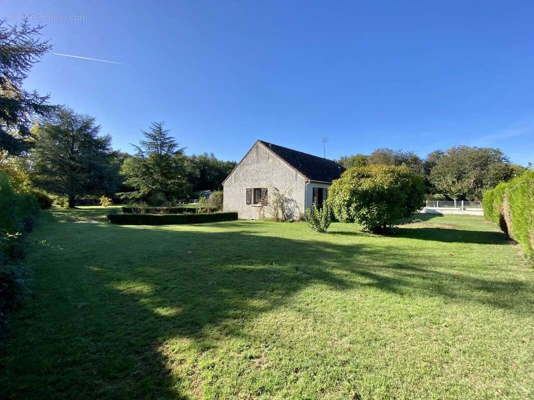 Maison à COURDEMANCHE