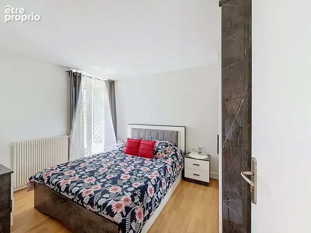 Montreuil, proche gare rer rosny, appartement 5 pièces avec balcons et cave. - photo 8