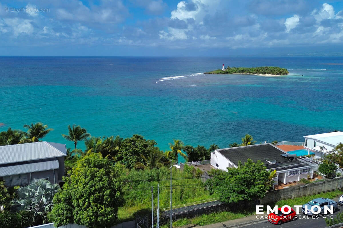 Terrain à LE GOSIER