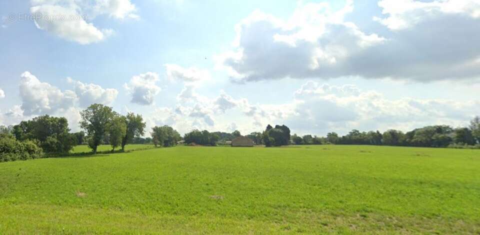 Terrain à SAINT-MARTIN-DE-CRAU