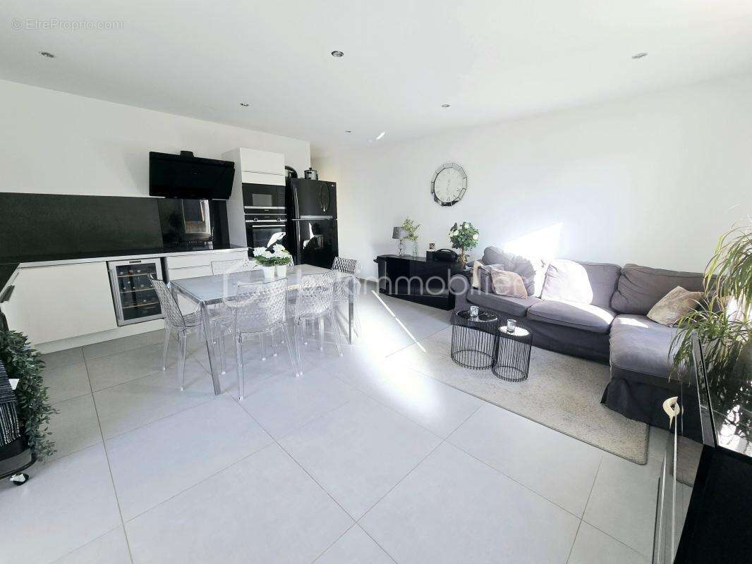 Appartement à VILLELAURE