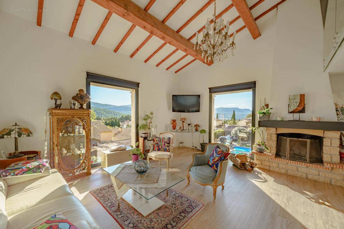 Maison à CUGES-LES-PINS