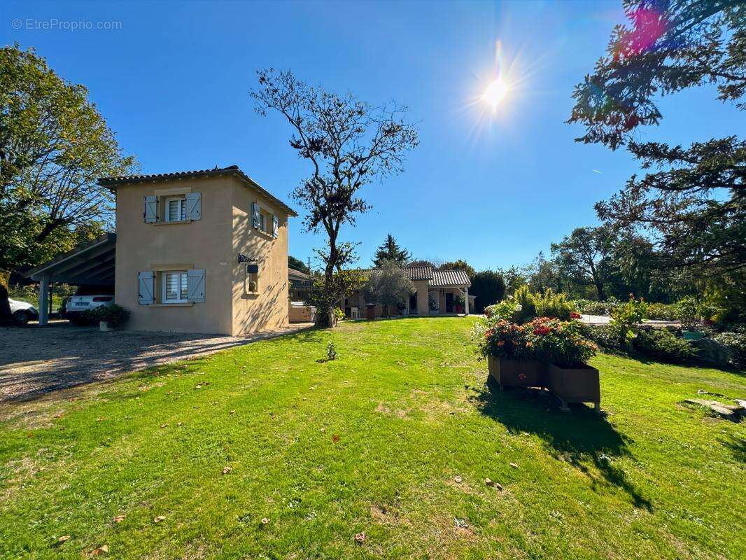 Maison à NOTRE-DAME-DE-SANILHAC