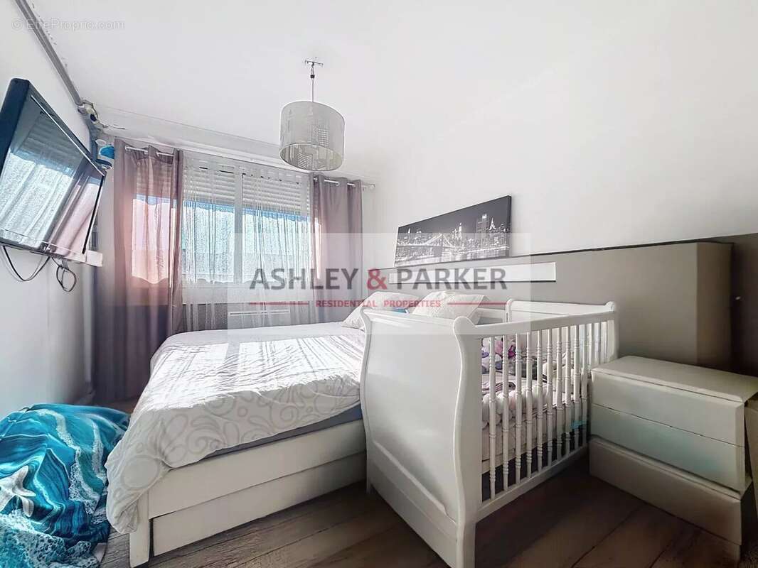 Appartement à SAINT-LAURENT-DU-VAR