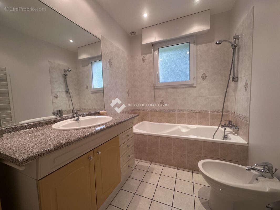 Maison 170 m² à Massiac  - photo 9