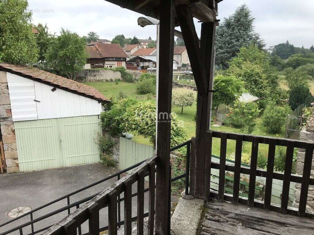 Maison à SAUVIAT-SUR-VIGE