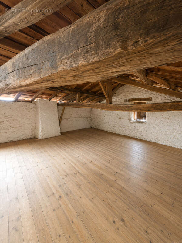 Immeuble à rénover dans le centre de Bazas. - photo 6