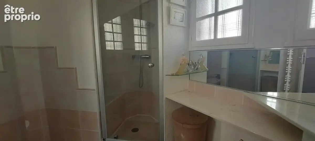 AGDE - Belle maison familiale de 148m² environ sur une parcelle de 862m² avec piscine, forage et dépendance - photo 11