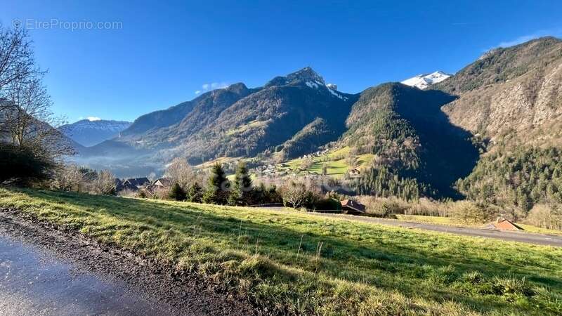 Terrain à LE PETIT-BORNAND-LES-GLIERES