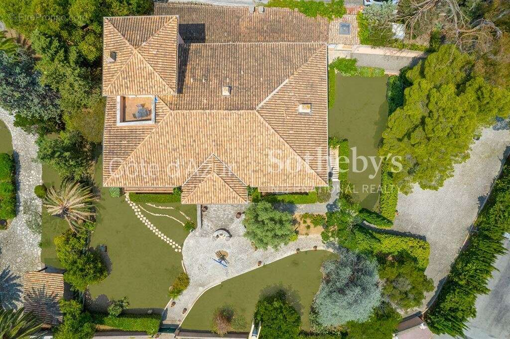 Maison à LES ISSAMBRES