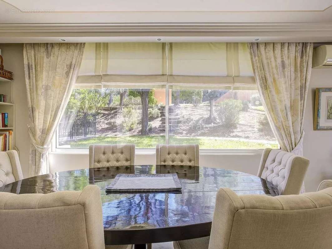 Appartement à MOUGINS