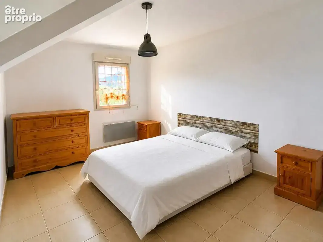 Appartement 3 pièces de 70 m² à Mercury - photo 5