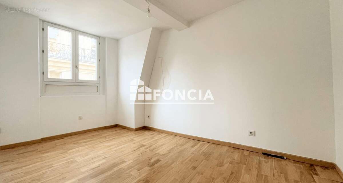 Appartement à PARIS-3E