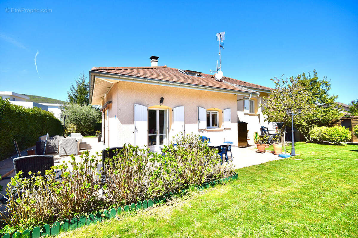 Maison à VETRAZ-MONTHOUX