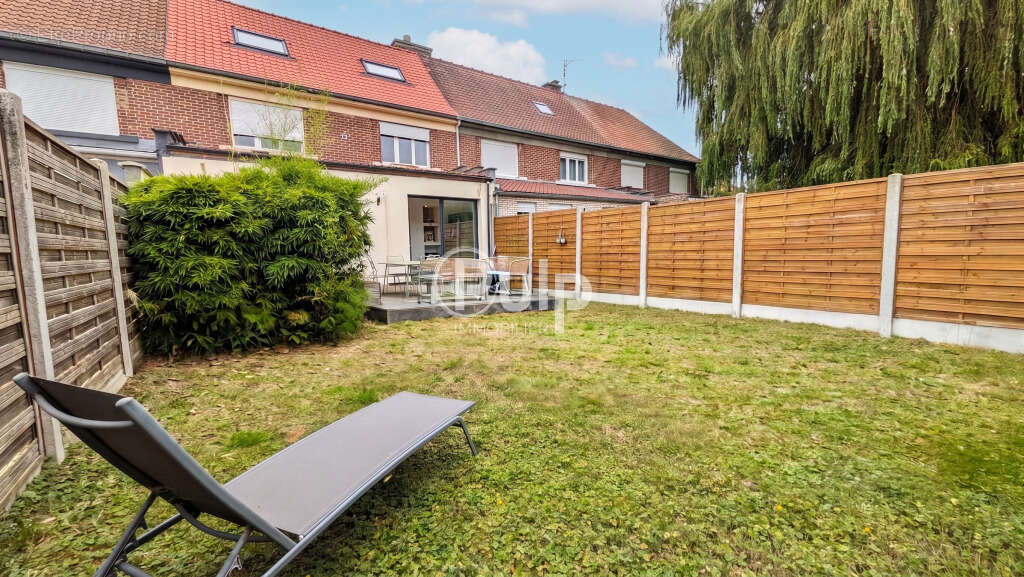 Grande maison familiale avec jardin et stationnements privatifs - photo 2