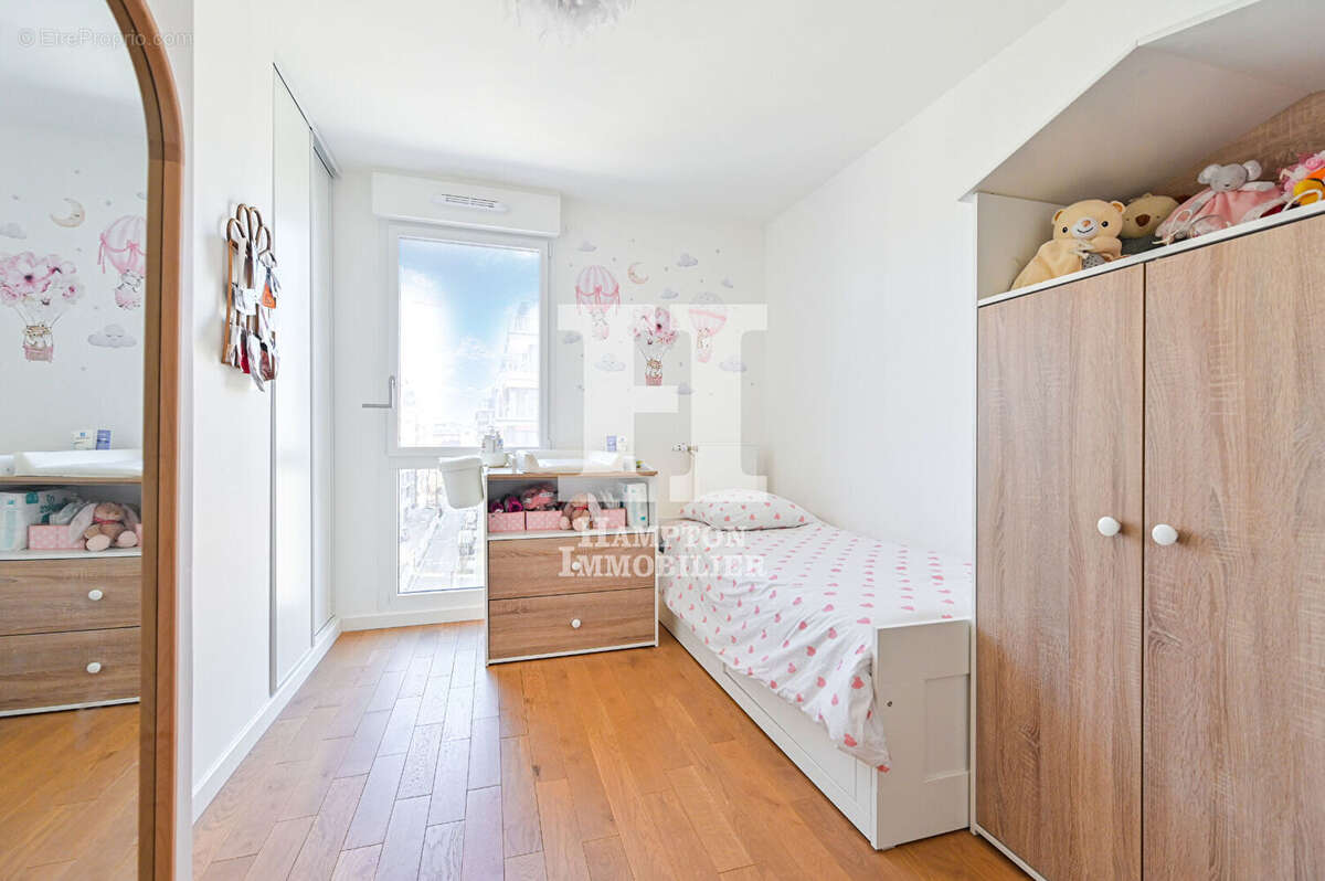 Appartement à COURBEVOIE