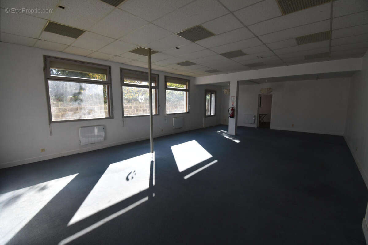 DSC_0018 - Commerce à L&#039;ISLE-D&#039;ESPAGNAC